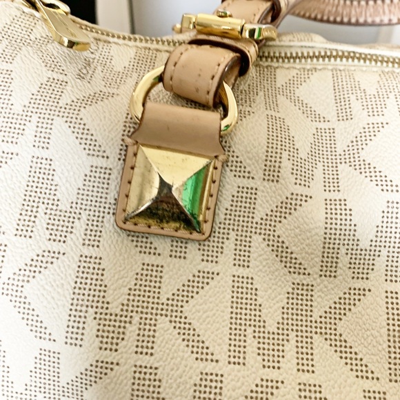 Michael Kors Monogram Vanilla shoulder handbag - Picture 9 of 10